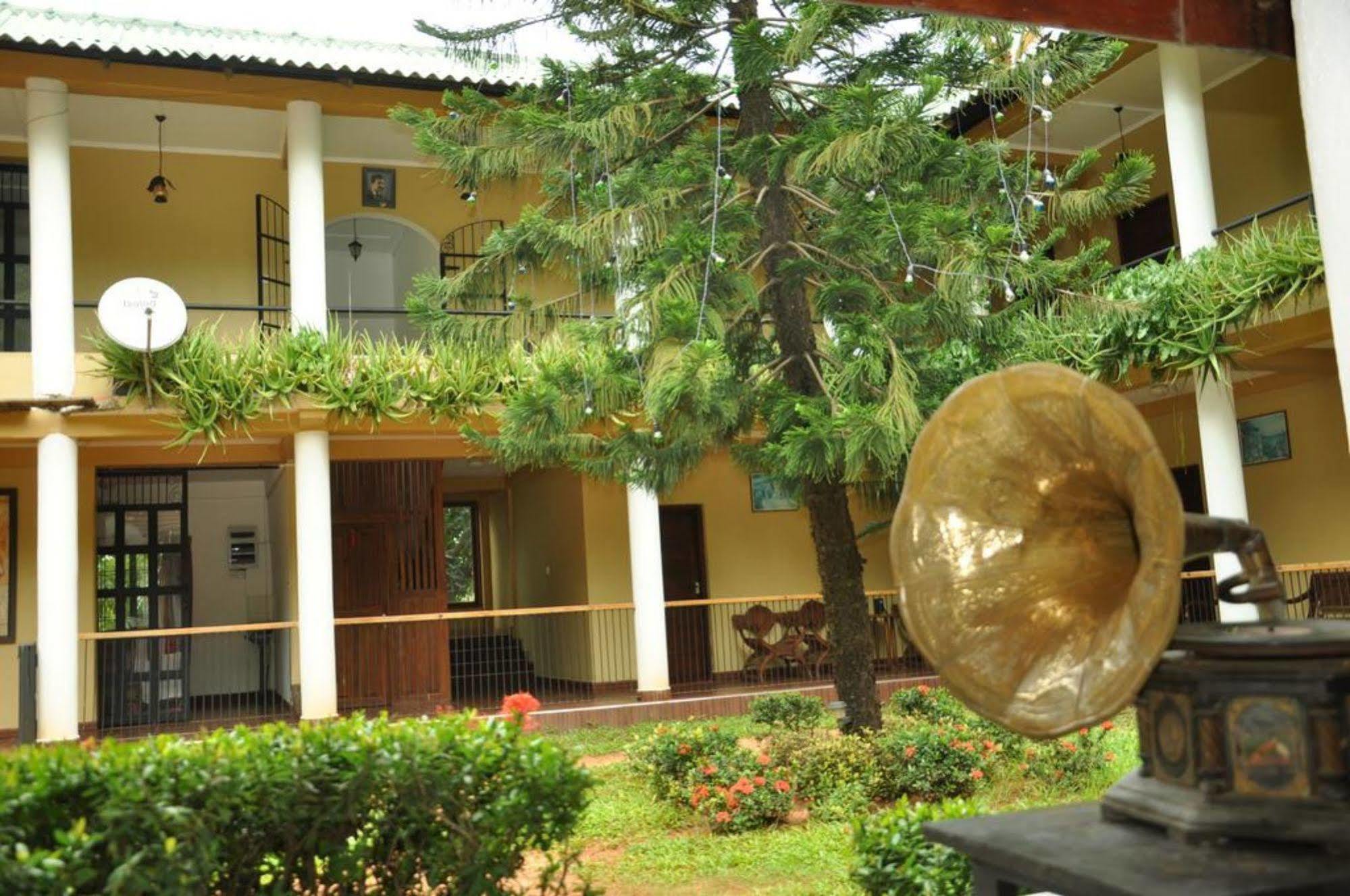 Sujatha Tourist Rest Hotel Dambulla Exterior photo